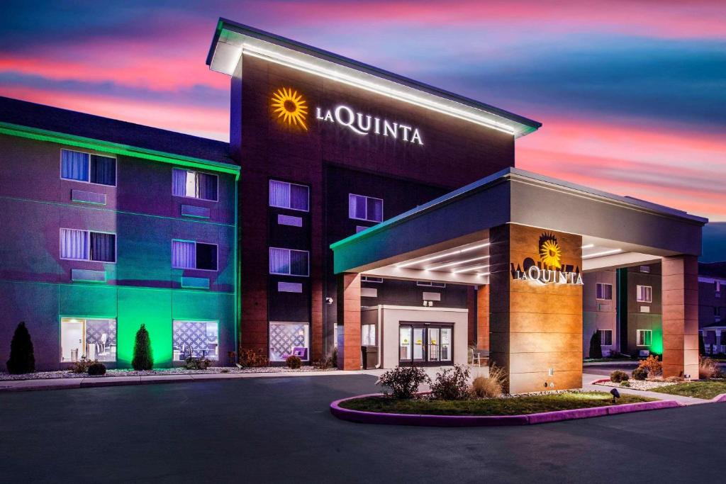 Elkhart Hotel | La Quinta Inn and Suites by Wyndham Elkhart