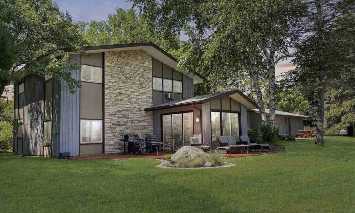 Iron Mountain House | Lake Home perfect for families in a quiet Lake Antoine neighborhood.