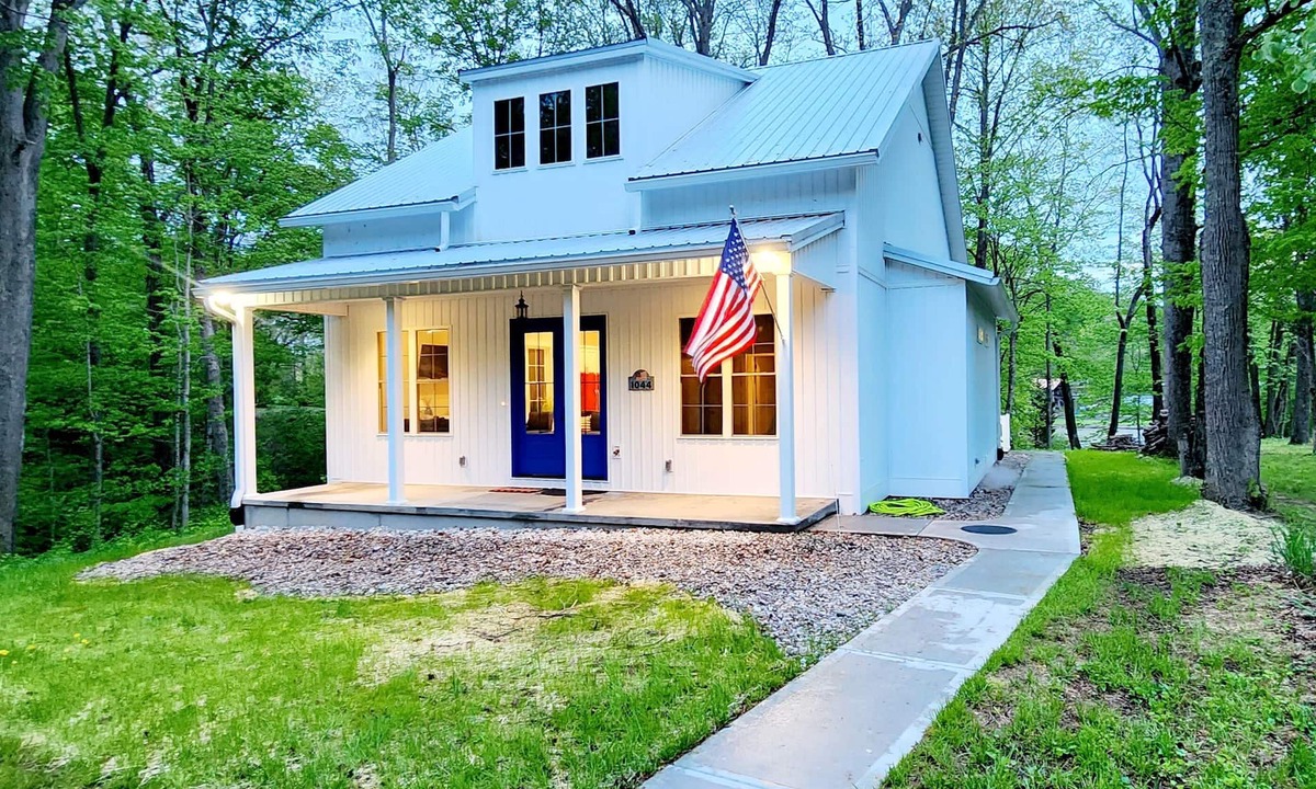 Warsaw House | Lake House with Private Dock - Ark Encounter & Creation Museum Warsaw Getaway