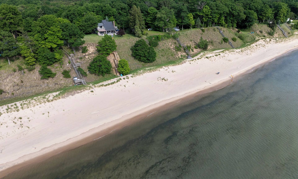 West Olive House | Lake Michigan Beachfront | Private Beach + Hot Tub