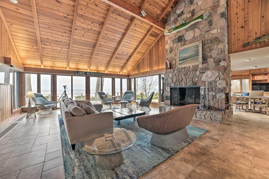 Lake Leelanau House | Lake Michigan Quiet Retreat Sunsets Near Leland