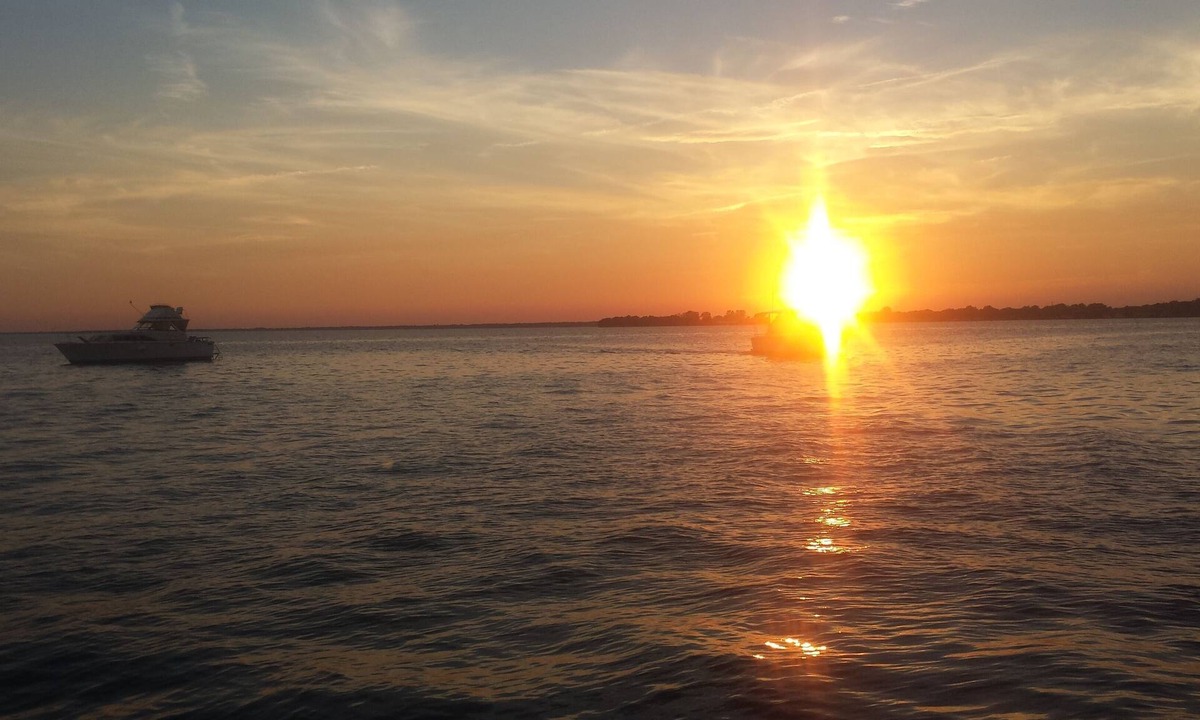 Anchorville House | Lake St.Clair Canal Home w/Pontoon/Jet Ski's Perfect for Families/Fishermen