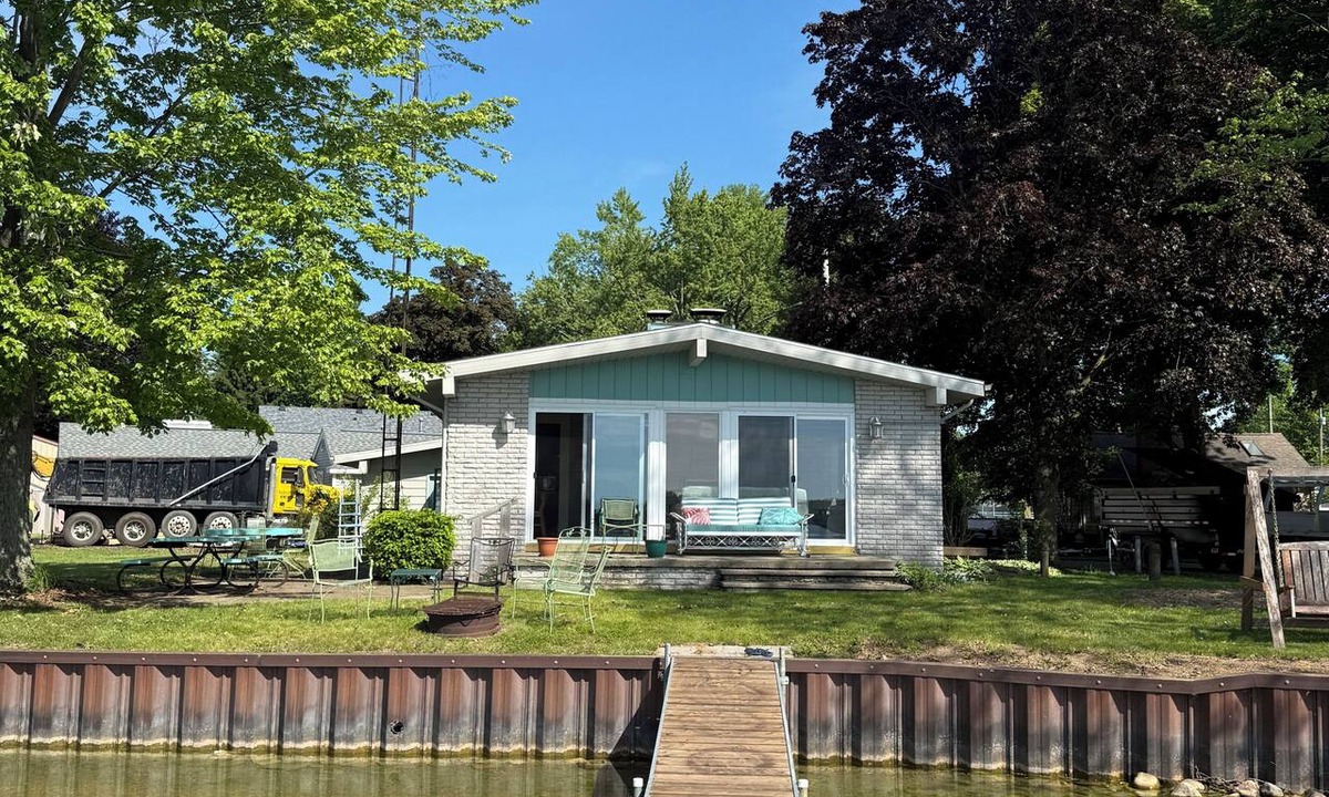Manitou Beach-Devils Lake House | Lake House at Manitou Beach