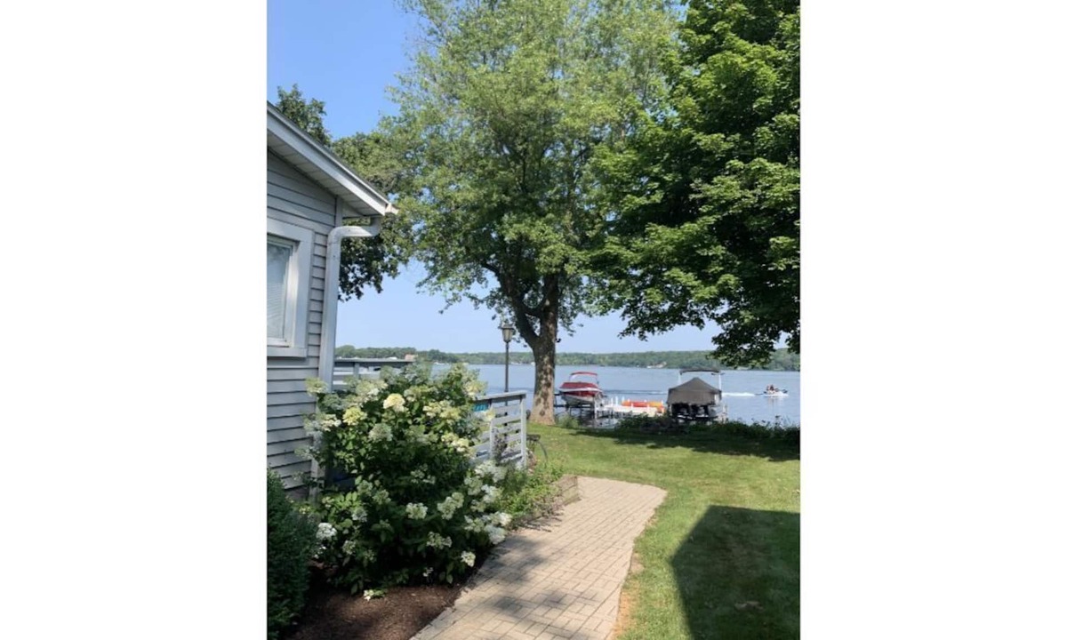 Delavan Lake House | Lakefront! Beautiful views in this cozy cottage on Delavan Lake’s south shore.