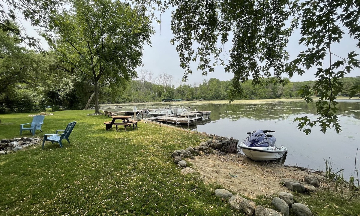 Ingleside Cottage | Lakefront Bliss: Your Ultimate Vacation Haven Surrounded by Nature