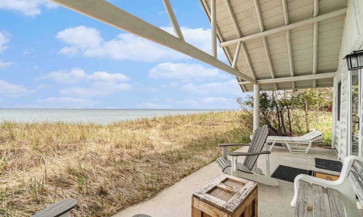 Empire House | Lakefront cabin with 100 ft of Lake Michigan beach, full kitchen, loft, & deck