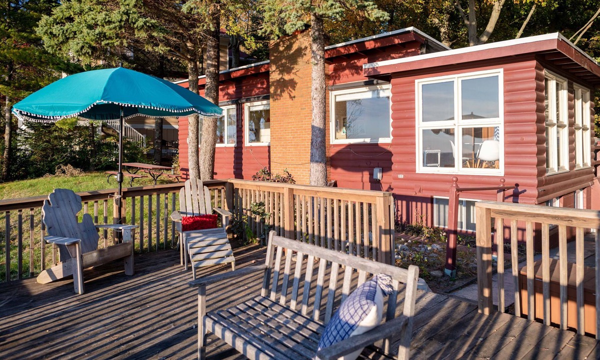 Macatawa Cottage | Lakefront Cottage | Private Beach + Sunset Views