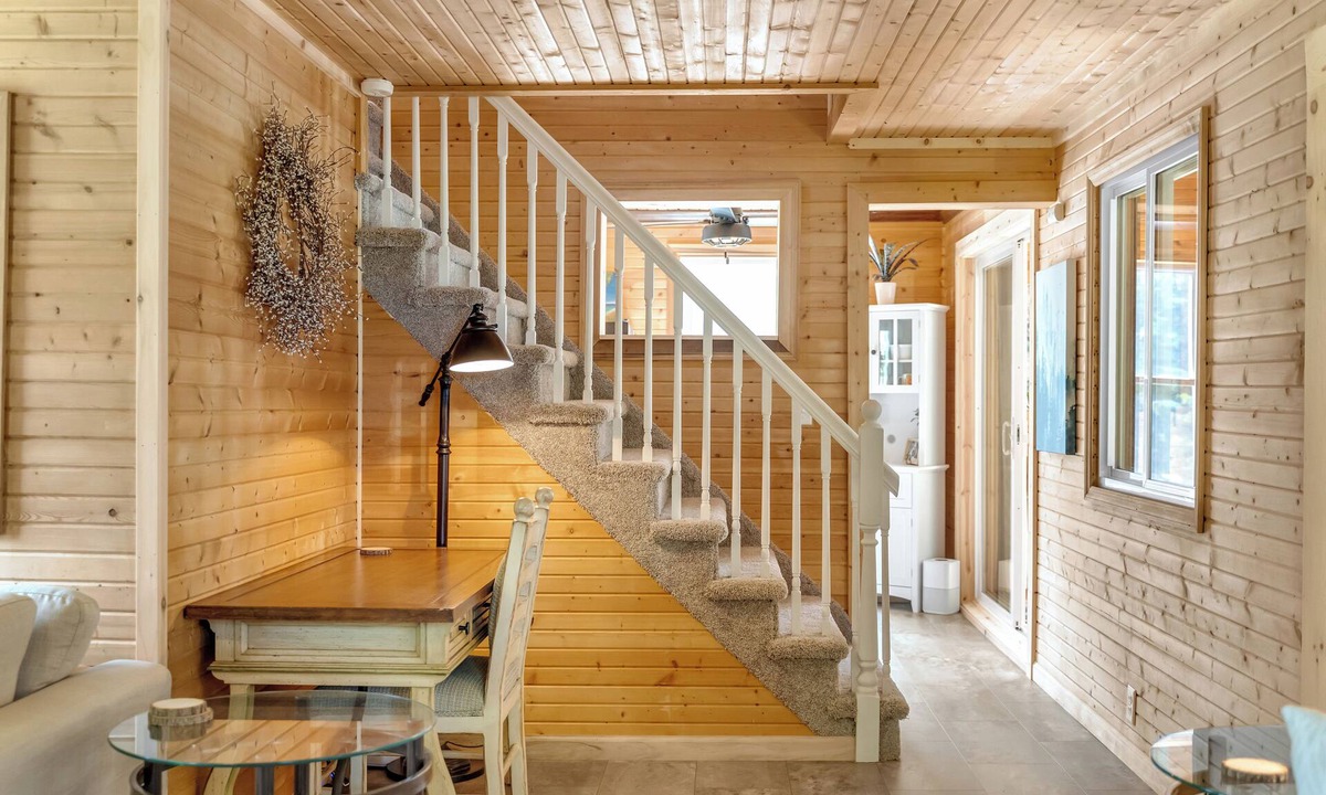 Barryton Cottage | Lakefront Cottage w/AC, King Beds, High Speed WiFi & Sandy Beach