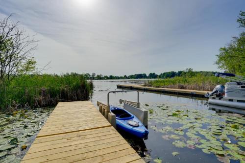 Hartford House | Lakefront Home in Hartford: Hot Tub, Kayaks & Dock
