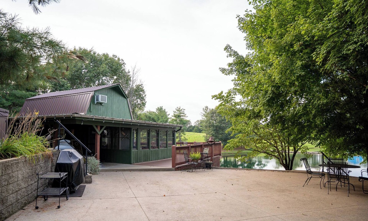 Fulda Cabin | Lakeside Cabin Near Holiday World Perfect for Families & Friends