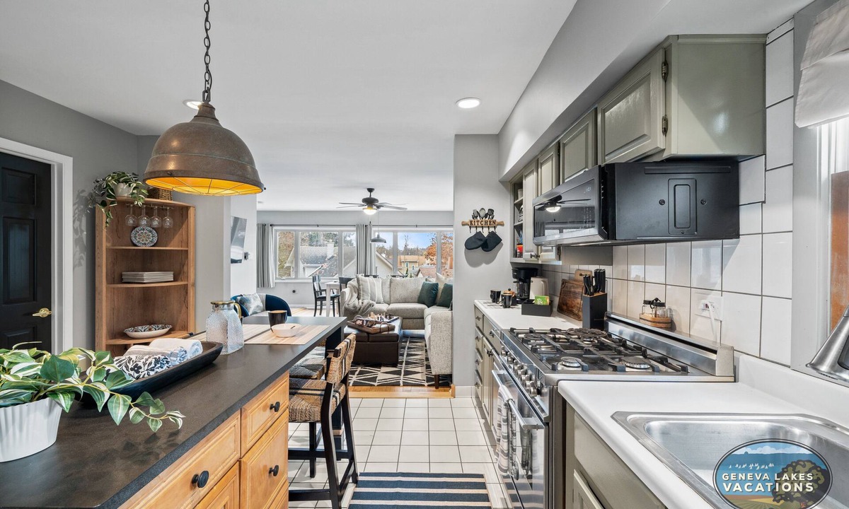 Twin Lakes House | Lakeview Terrace | Sauna |Screened-in Porch|Firepit|10 mins to Wilmot Ski
