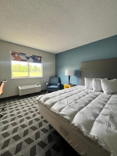 Dowagiac Hotel | LakeWood Inn & Suites