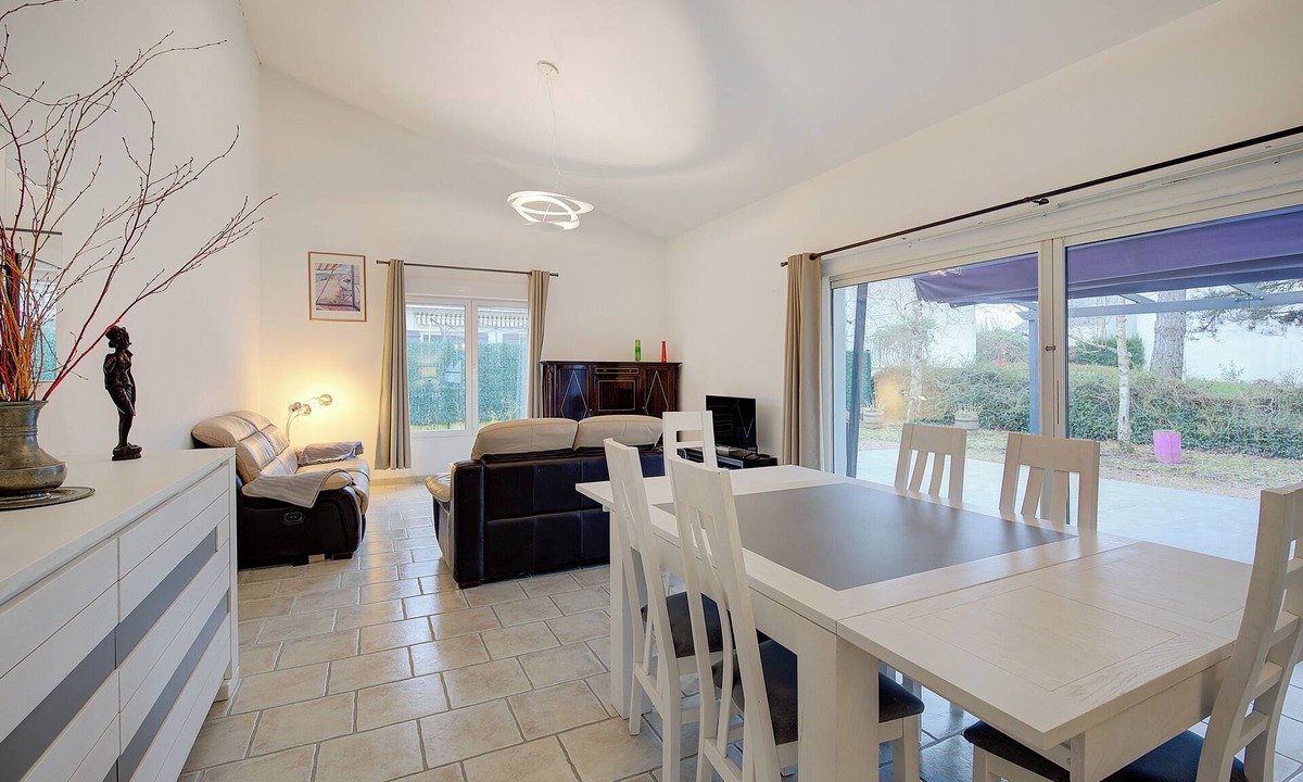 Saint-Avertin House | Large bright house for 6 people - Enclosed courtyard for 3 vehicles - Terrace