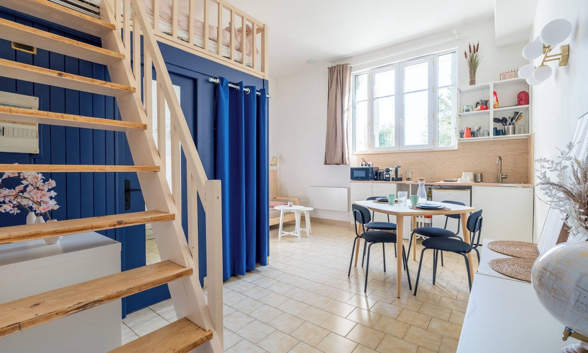 Tours Apartment | Large, bright, quiet studio with private parking in front of entrance - easy access