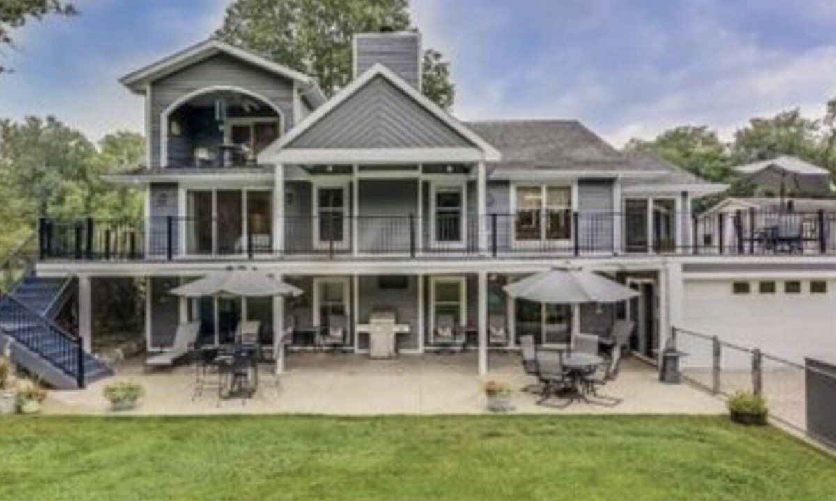 Edwardsburg House | Large home on the creek sleeps up to 16 people 2 master suites!