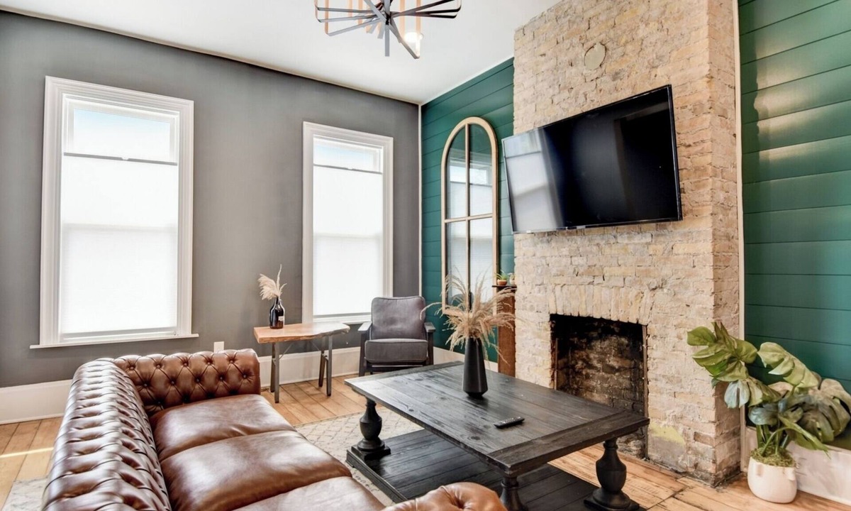 Fifth Ward House | Large Milwaukee Home 4BR Fast WiFi