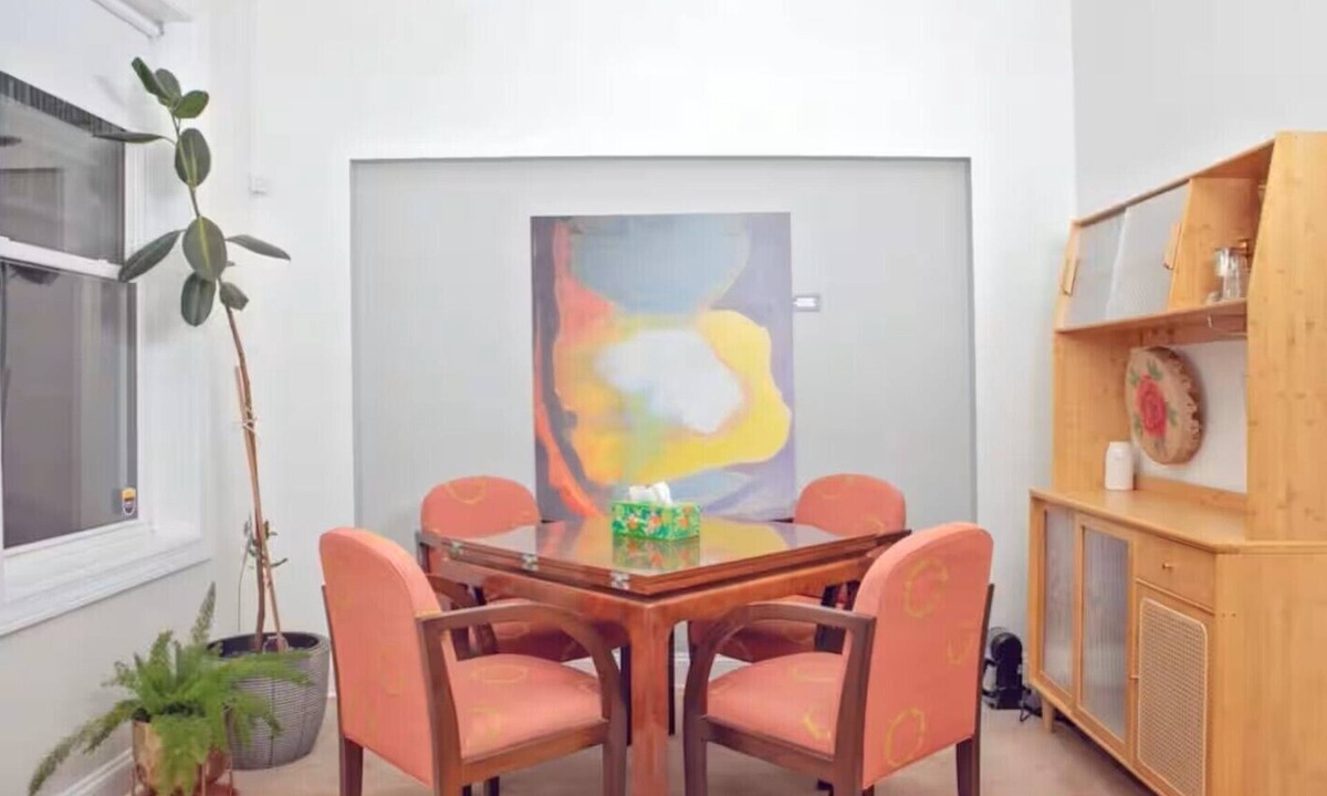 Sheffield Neighbors Condo | Lincoln Park Light-filled, Historic 1BDR Retreat