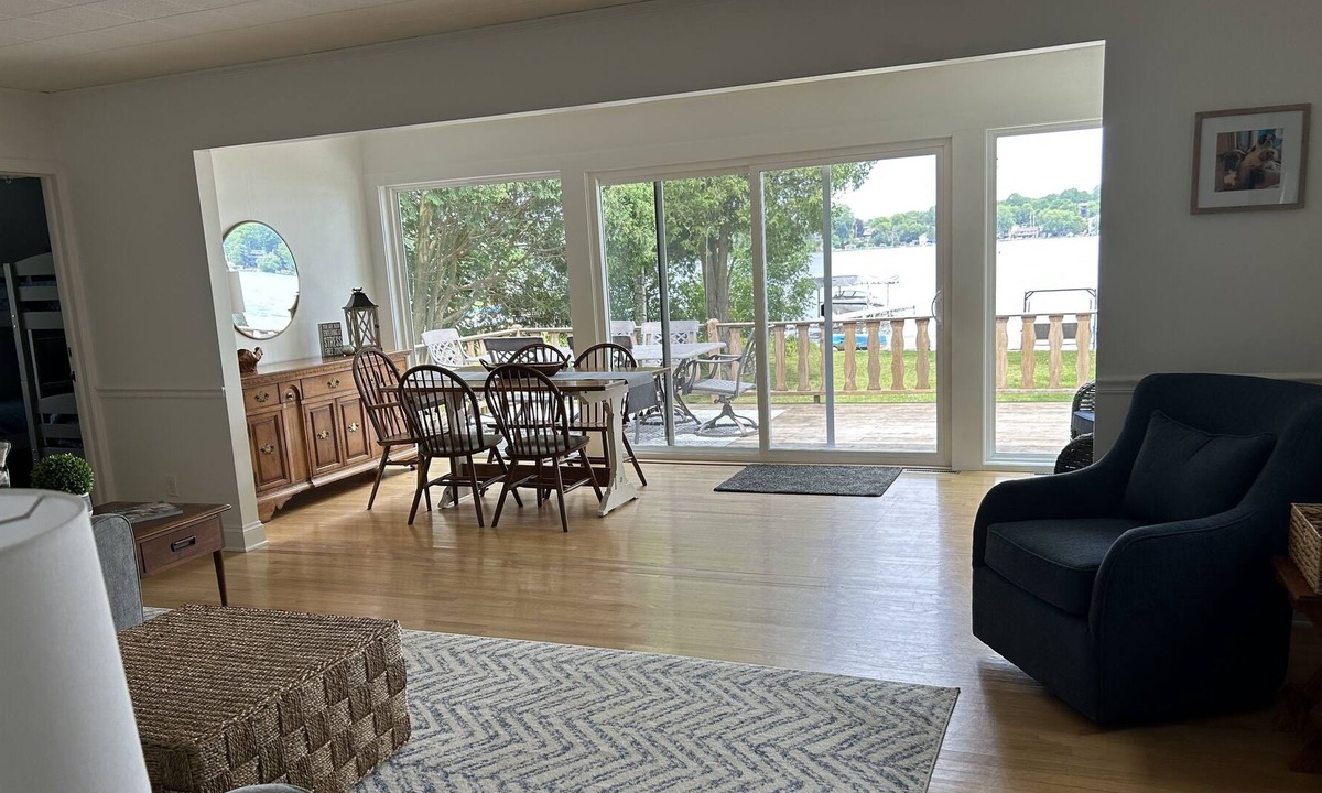 West Bend House | Little Cedar Lake Cozy Cottage- Ski Resort and shops minutes away. Sleeps 8