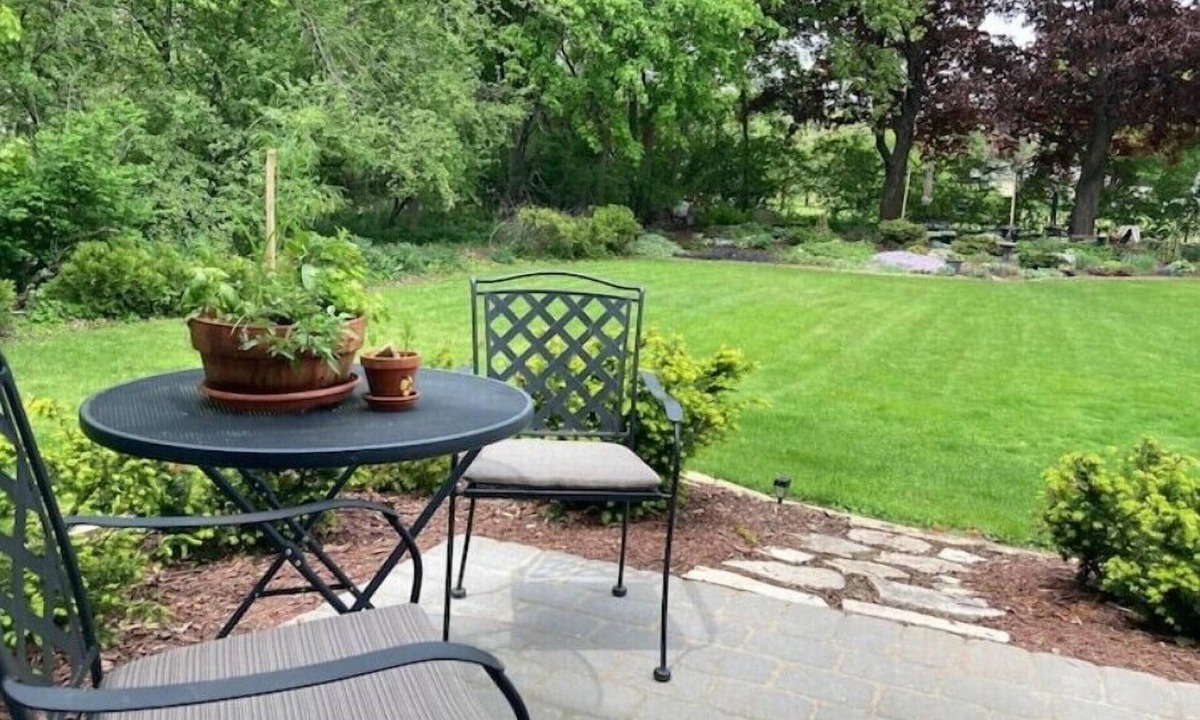 Sturgeon Bay Apartment | Location! Walk to Downtown - Garden Studio Apt. in the Heart of Door County!