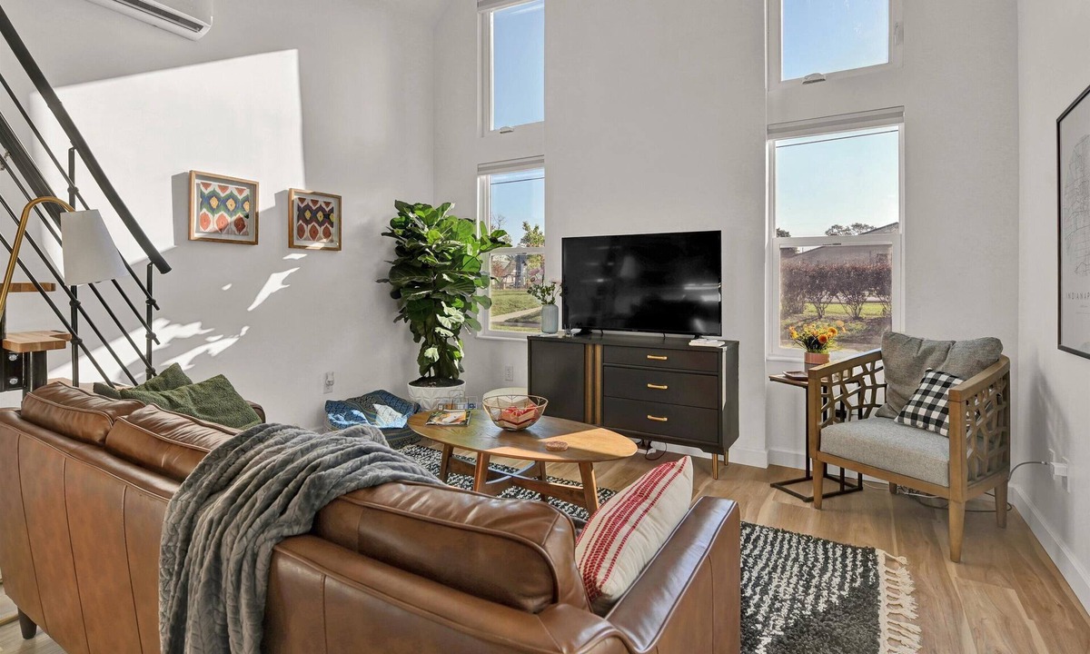 Babe Denny Cottage | Lofty cottage 3 min from Lucas Oil Stadium/downtown