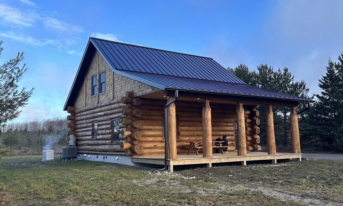Levering Cabin | Log Cabin located in Northern Michigan just minutes from Lake Michigan.