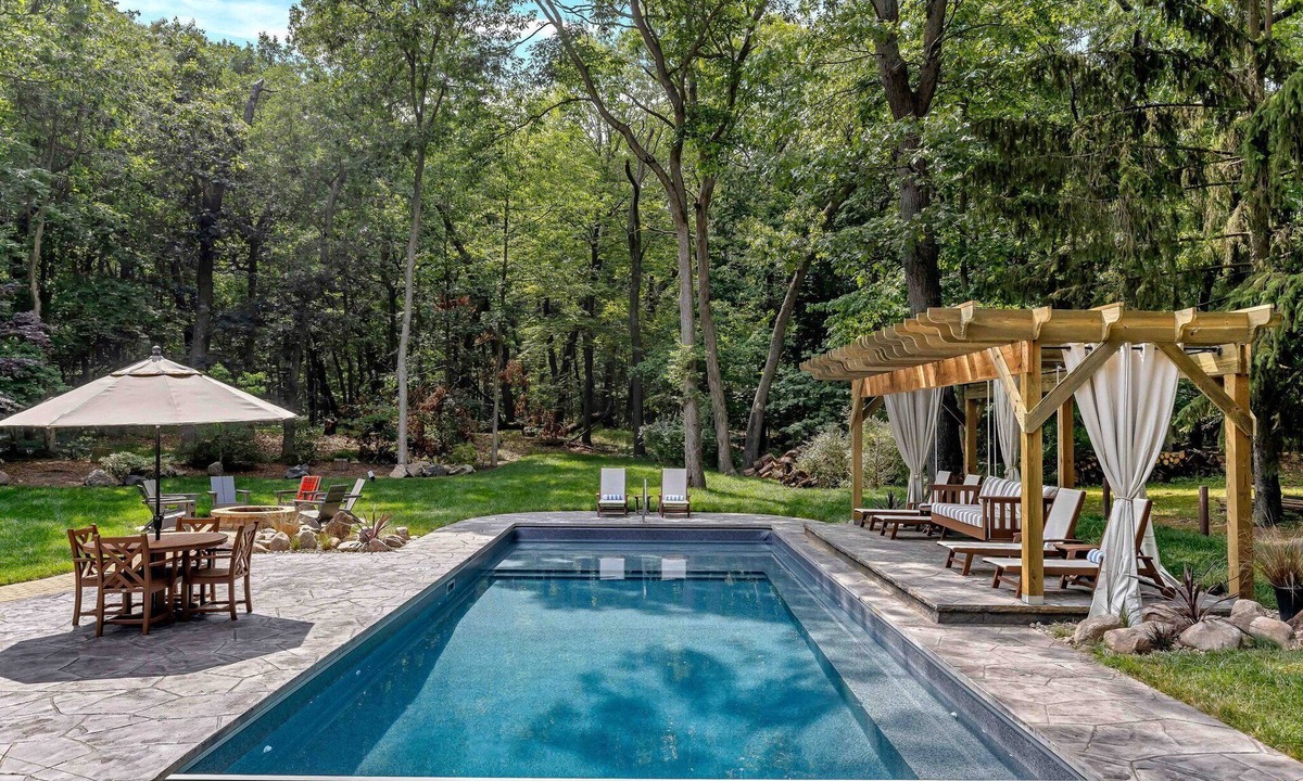 Stevensville House | Luxe Family Retreat Pool & Hot Tub Near Beach