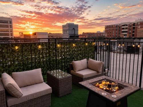 Near South Side Apartment | Luxury 3BR Spacious Suite Sleeps 8 Guests with Patio, Skyline View, Optional Parking and Gym Access Near McCormick Place and Lakefront