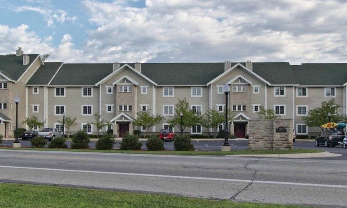 Cadillac Condo | Luxury condo on all-sports Lake Cadillac, Michigan