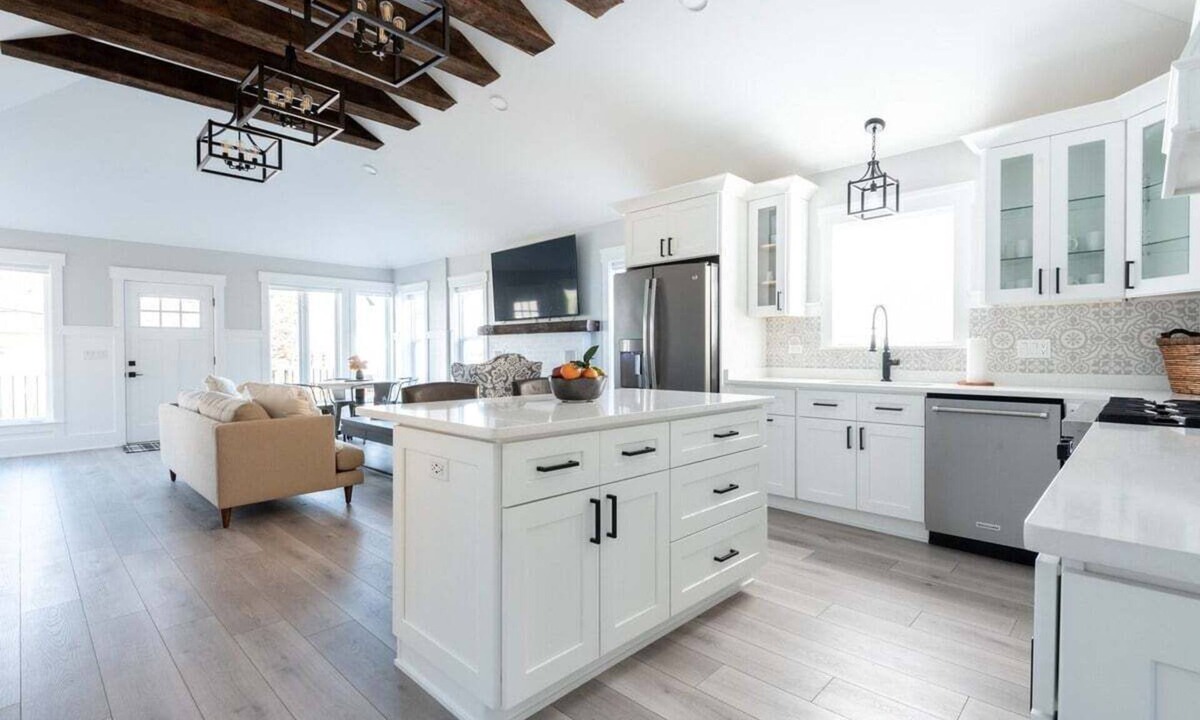Williams Bay House | Luxury Geneva Lake Retreat Near Shore Path, Fire Pit, Yard & Winter Fun