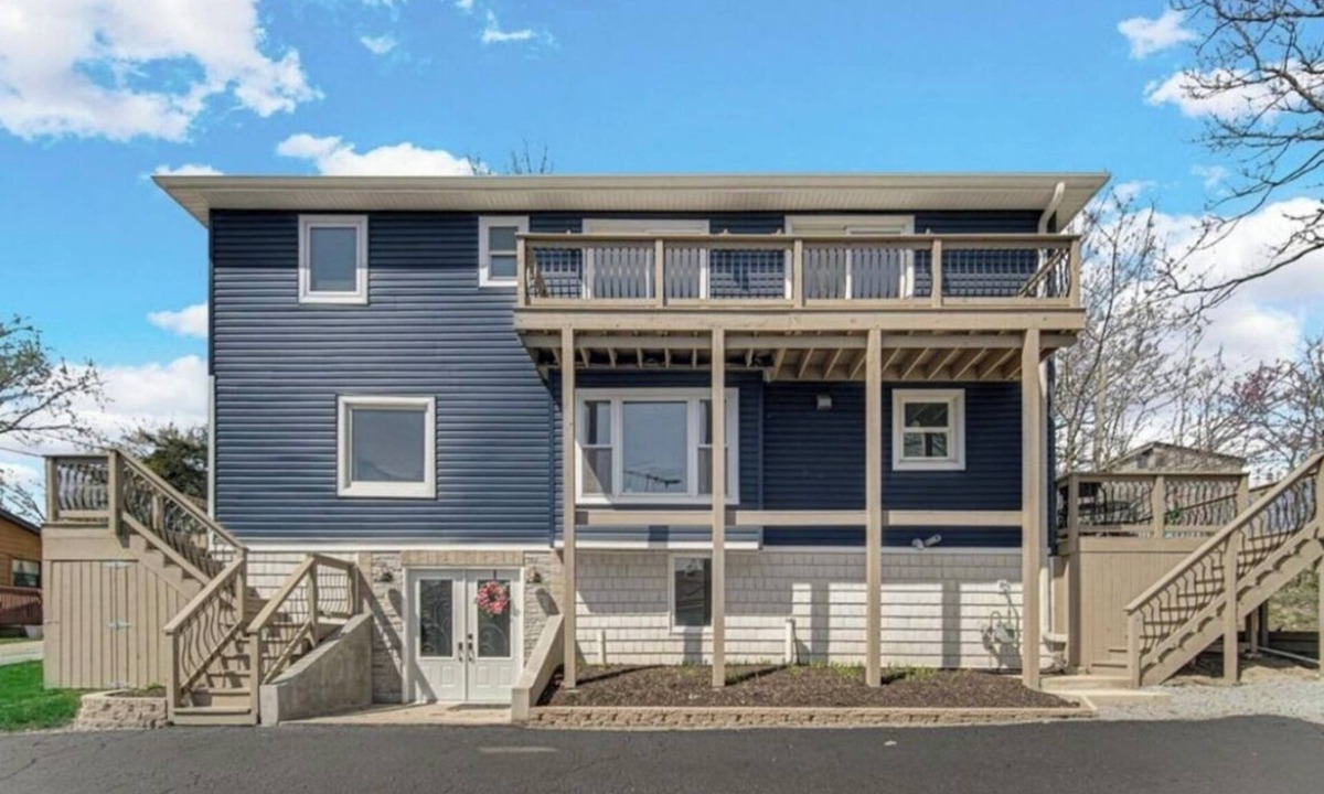 Cedar Lake House | Luxury Lakefront Getaway Sleeps 18 near Chicago Family Friendly