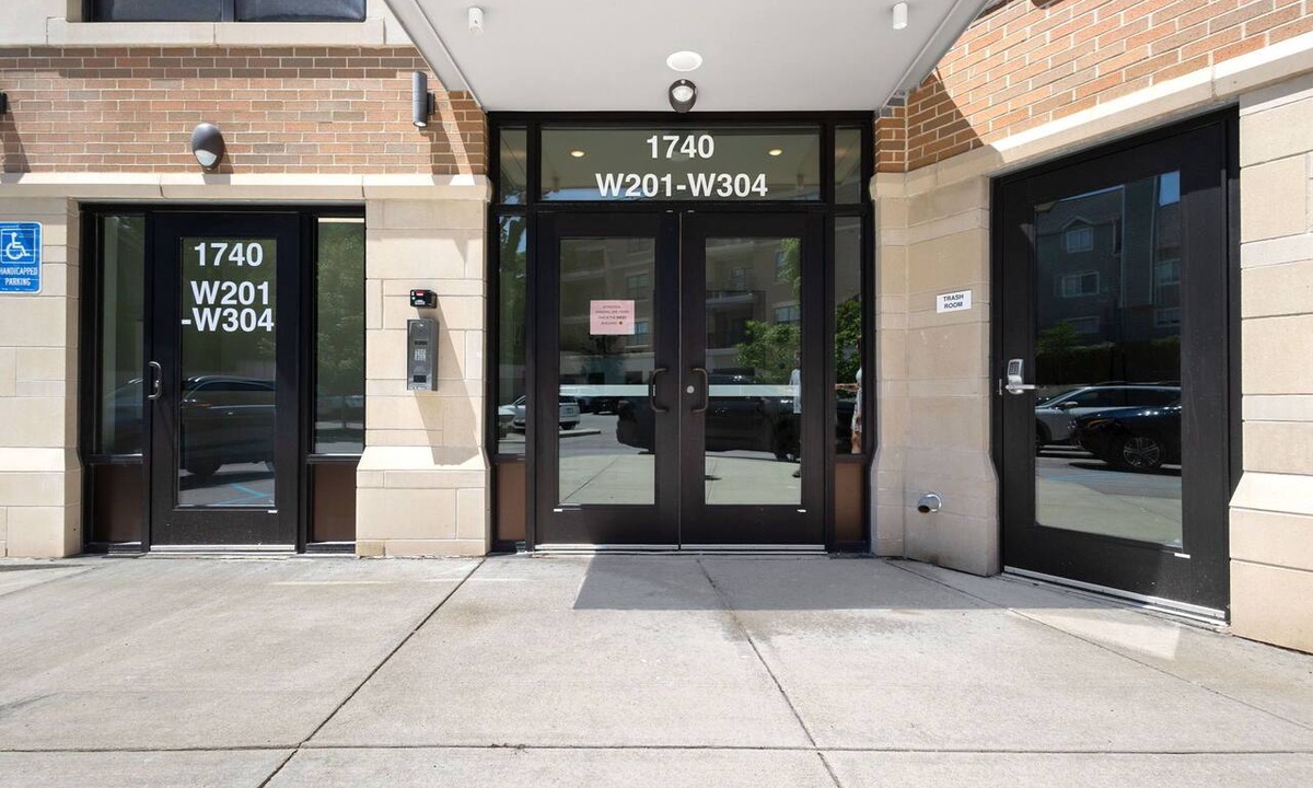 South Bend Apartment | Luxury Modern Condo Near Notre Dame 2BD| 2BA