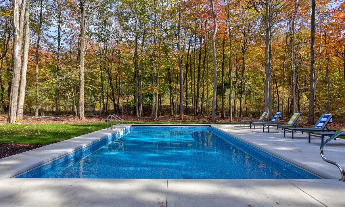 Allegan County House | Luxury Property: Private Pool, Hot Tub, Fire Pit and Close to Lake Sunsets