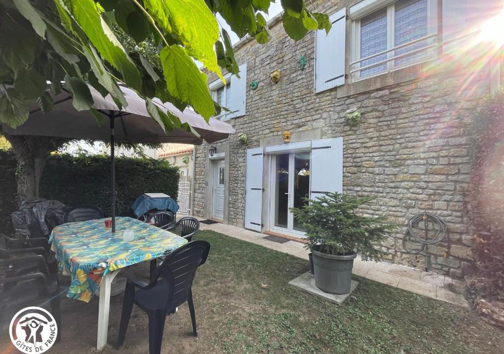 Thire House | Maison Authentique avec Cour Privée, Wifi et Proximité Activités – Thiré, Vendée - FR-1-426-396