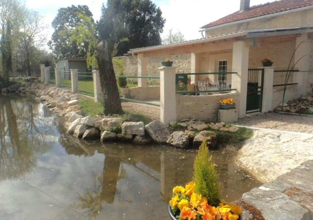 Saint-Sulpice-de-Cognac House | Maison Charentaise avec Cheminée, Jardin et Animaux acceptés - FR-1-653-221
