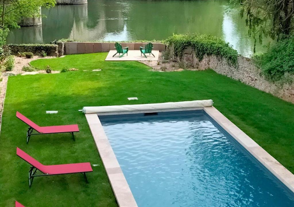 Bazouges-sur-le-Loir House | Maison familiale près du Zoo de la Flèche avec piscine chauffée, jardin et cheminée - FR-1-410-377