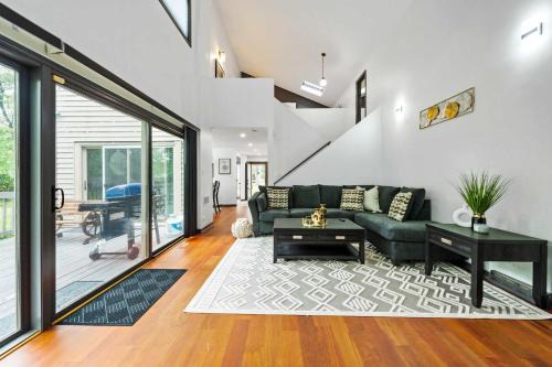 Beach Park House | Manor creek Vacation Getaway Navy Family House