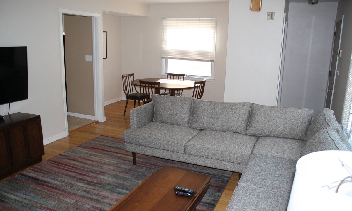 Riverwest Apartment | Midcentury Lower in Riverwest
