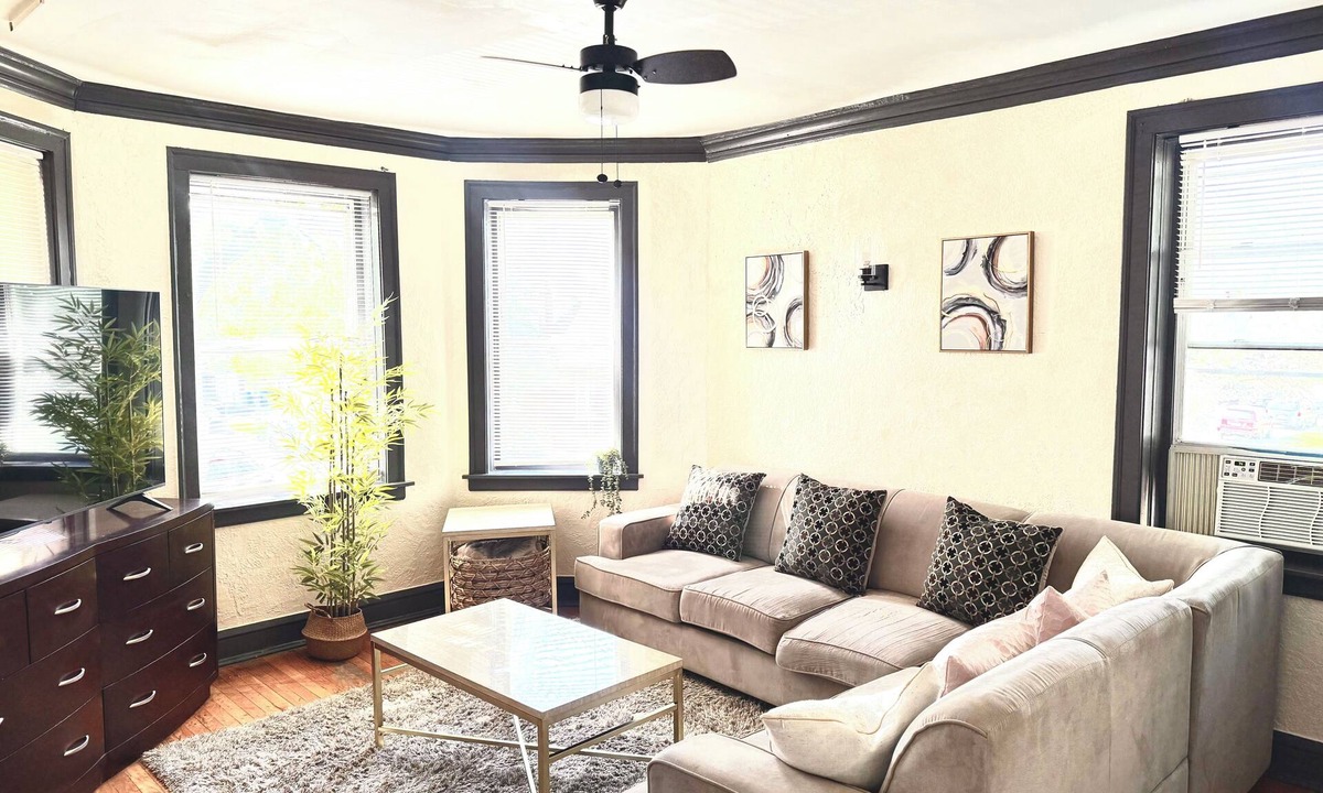 Gage Park Apartment | Midway Hideaway - Spacious Chicago Apartment Near Midway Airport