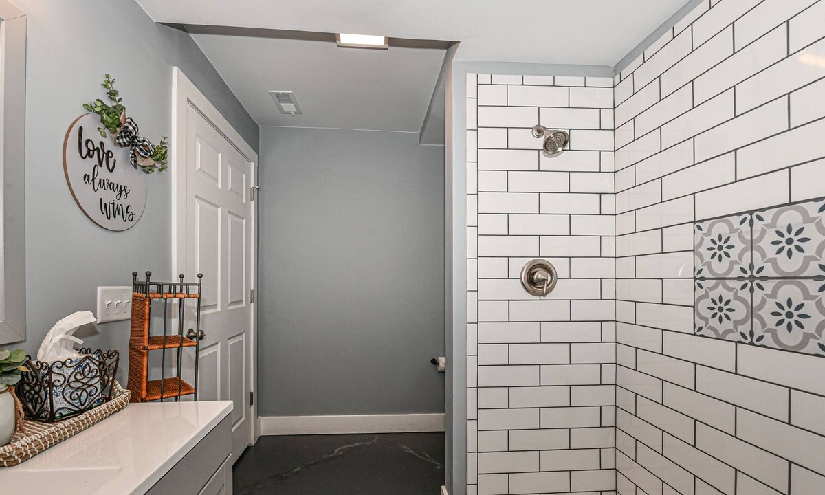 Delavan Lake House | Minutes to Private Pier, Launch, Beach and Park. 2/1 bed with large lot