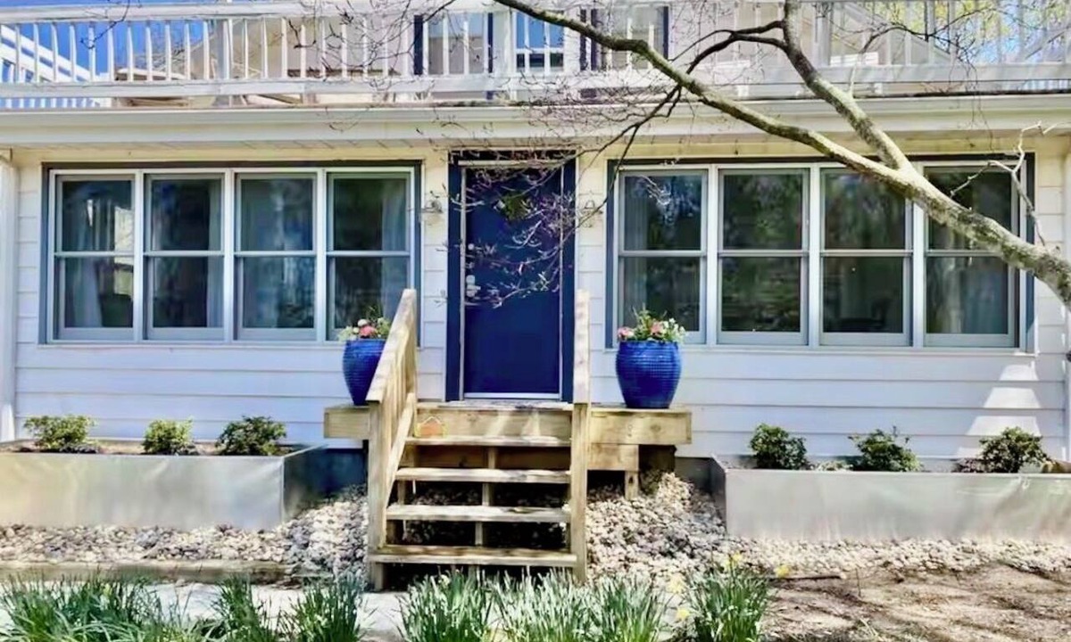 Riverside House | Modern Farmhouse, Sleeps 8, North of St. Joseph