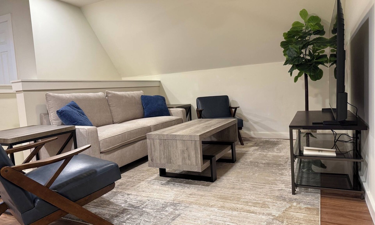 Hillsdale House | Modern home in Hillsdale walking distance to Hillsdale College
