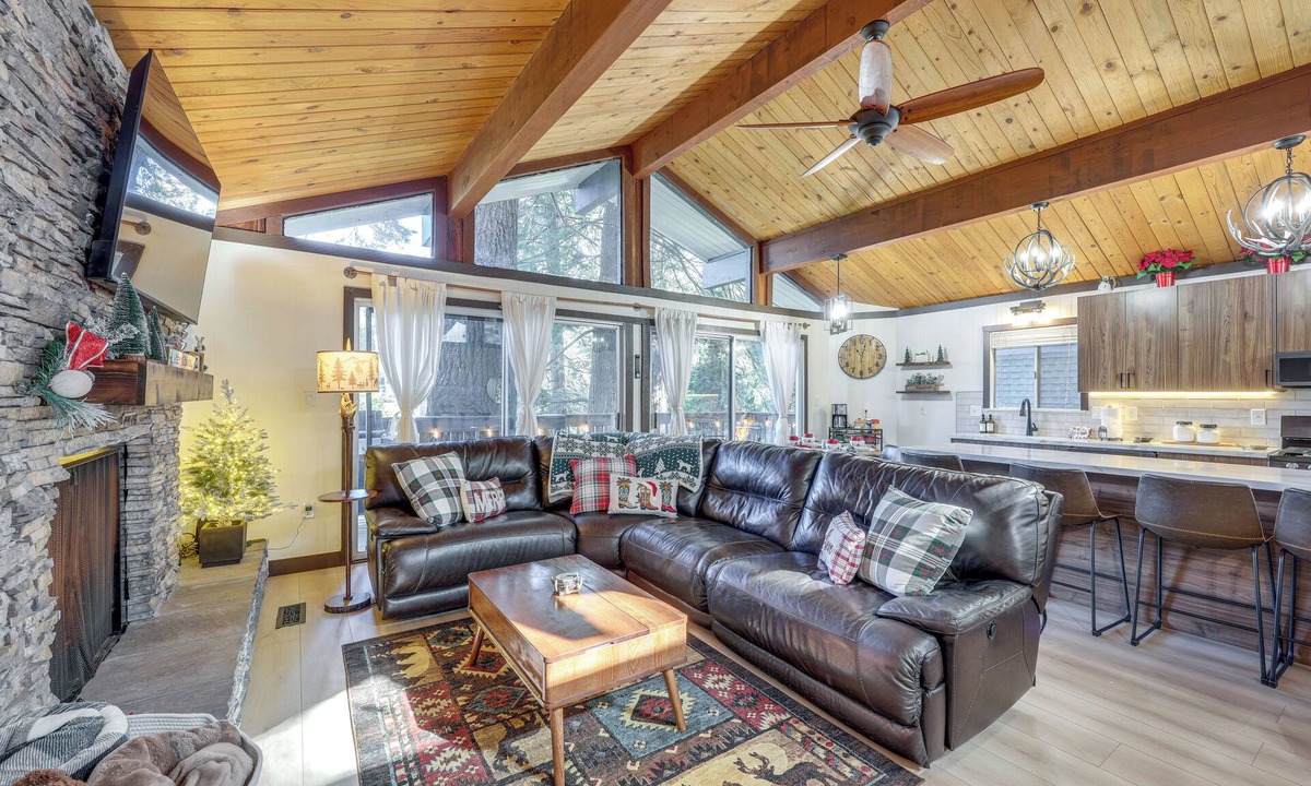 Arrowhead Villas Cabin | Modern Lake Arrowhead Retreat: 3 Mi to Village