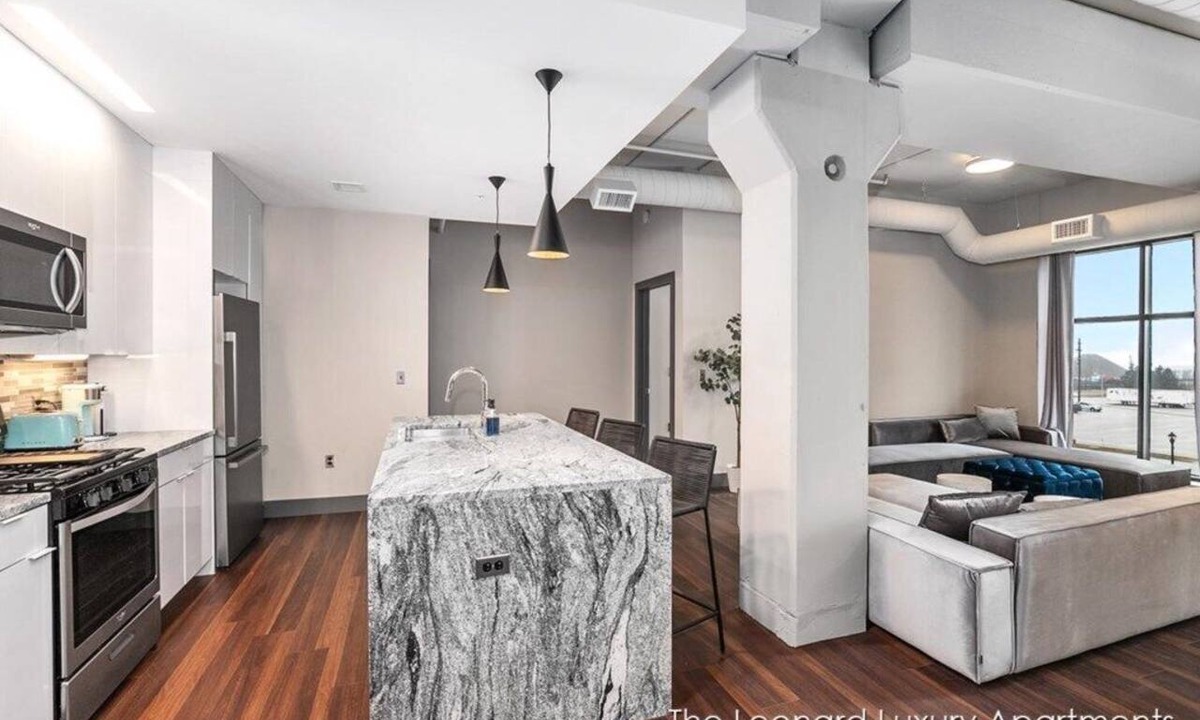 Nelson Apartment | Modern Luxury with 2 King Beds & Water Views - Leonard Building