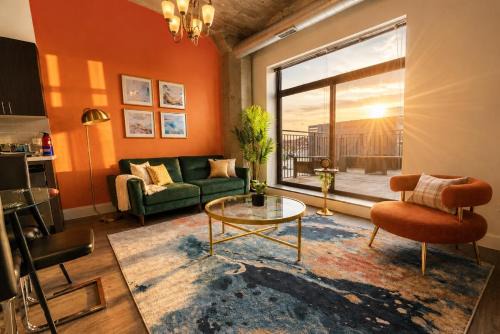 Near South Side Apartment | Modern South Loop 2BR Apartment with View of Skyline Patio and Gym Access Near McCormick Place Convention Center & Museum Campus