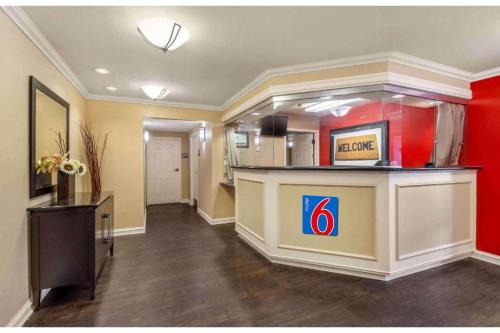 Vernon Hills Hotel | Motel 6 Chicago Vernon Hills Lincolnshire IL