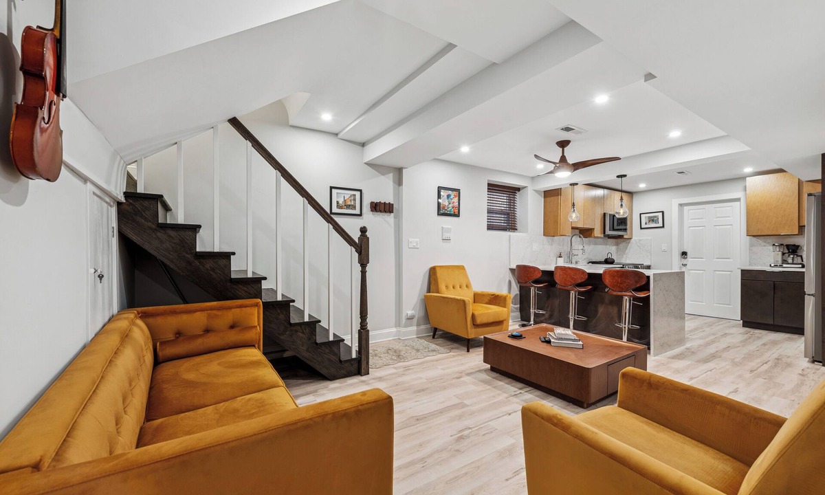 Sheridan Park Apartment | Music-Inspired 2BR Garden Flat in Historic Uptown Near Legendary Music Venues