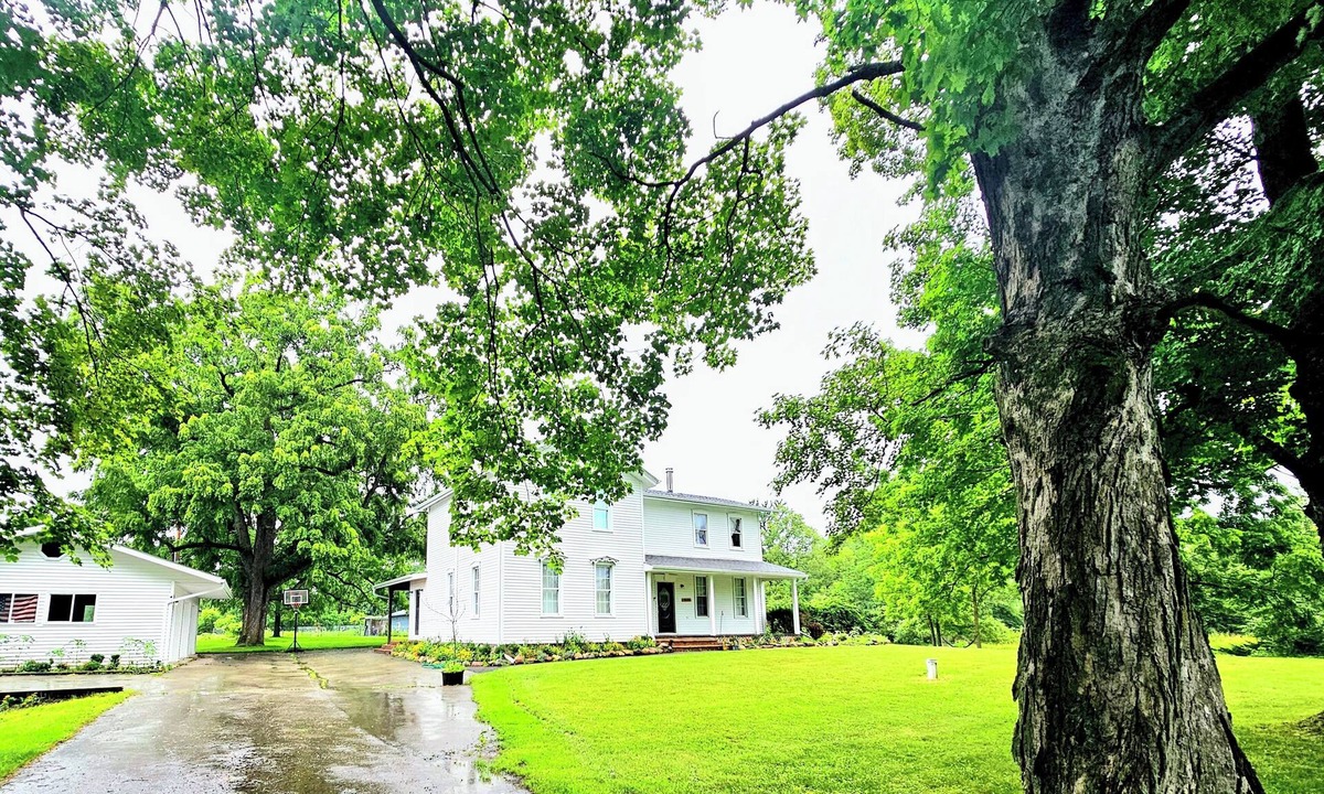 Whittaker House | Nature-Filled Family Retreat Near Ann Arbor I Gardens, Bonfire & Wildlife