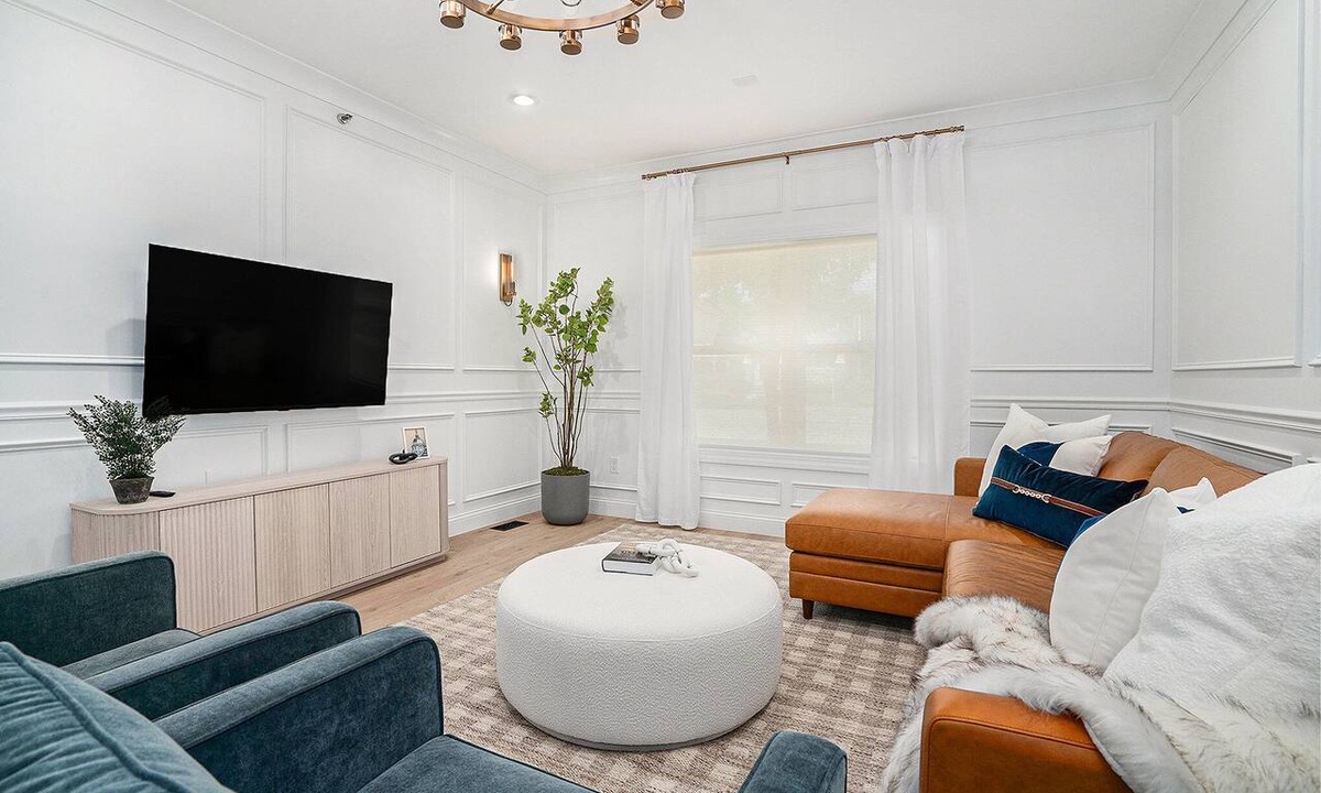 Northeast South Bend Condo | New 1st floor condo - 7 Block Walk to Notre Dame - Sleeps 8