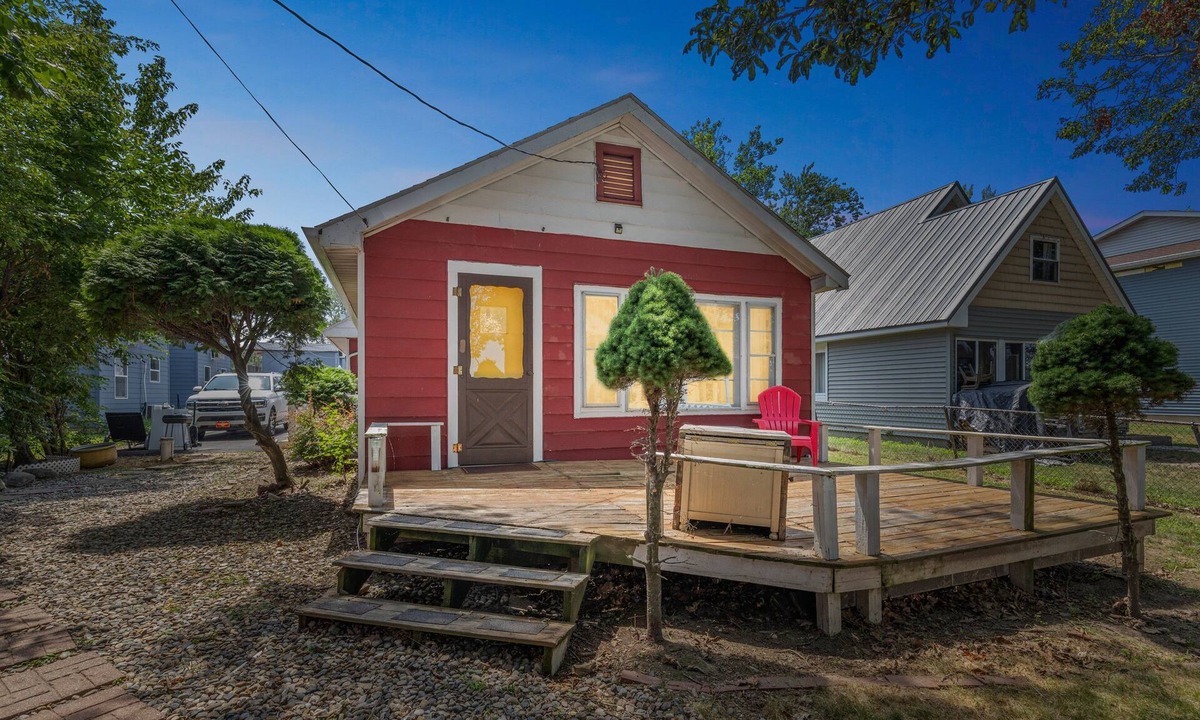 Monticello House | NEW! Dave's Last Resort - Long Stay Discount - House on the Lake