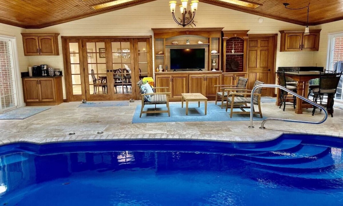 Connersville House | “New Owners”- Indoor Pool Nestled by Golf Course with Game Room, Outdoor area